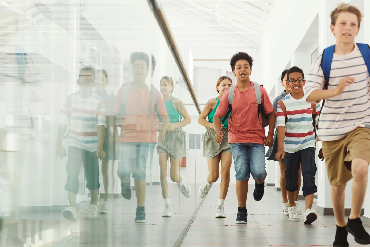 Crianças e adolescentes têm direitos garantidos pelo Estatuto da Criança e do Adolescente (ECA) por Freepik / Pexels
