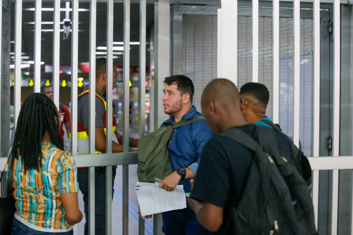 Estação da Lapa na manhã desta terça (19) por Arisson Marinho / CORREIO 
