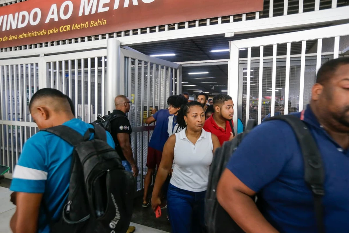Estação da Lapa na manhã desta terça (19) por Arisson Marinho / CORREIO 
