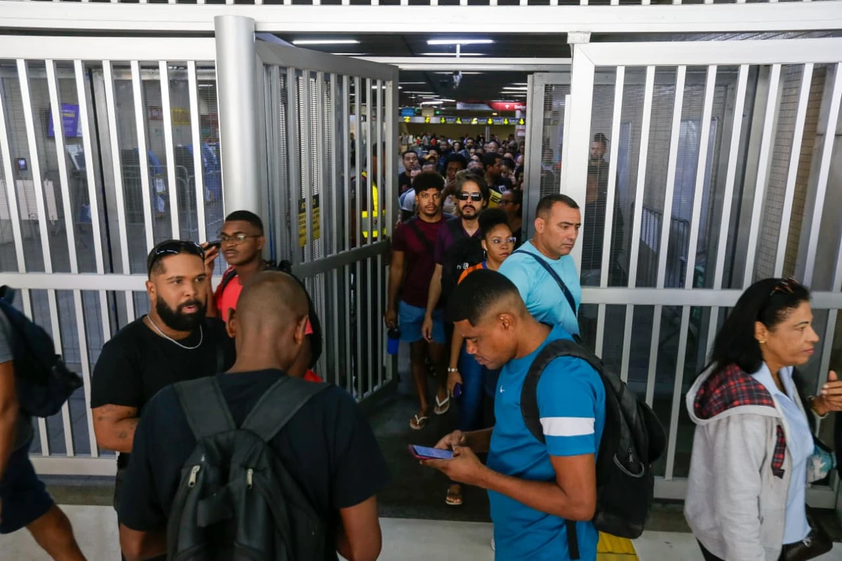 Estação da Lapa na manhã desta terça (19) por Arisson Marinho / CORREIO 