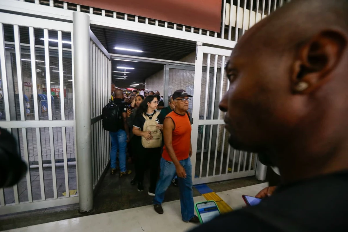 Estação da Lapa na manhã desta terça (19) por Arisson Marinho / CORREIO 