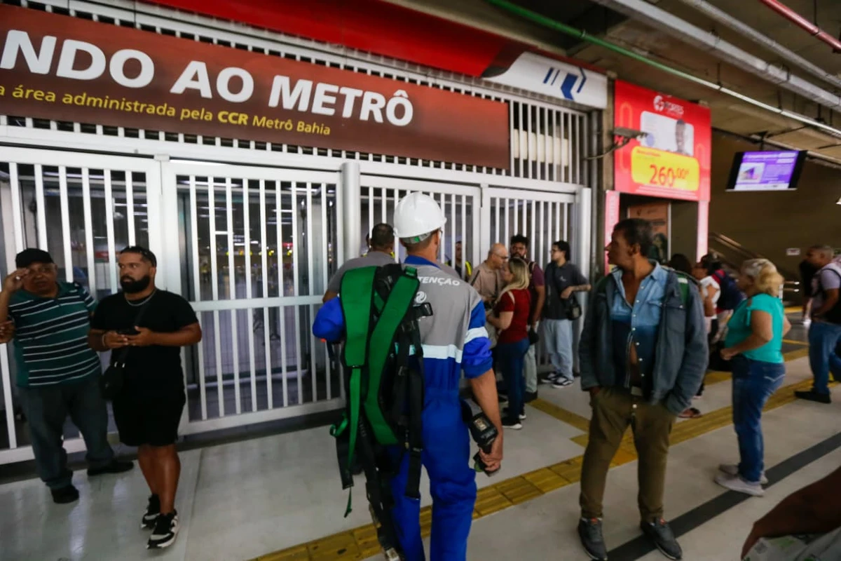 Estação da Lapa na manhã desta terça (19) por Arisson Marinho / CORREIO 