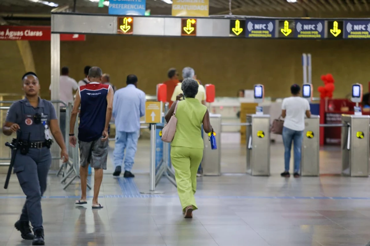 Estação da Lapa na manhã desta terça (19) por Arisson Marinho / CORREIO 