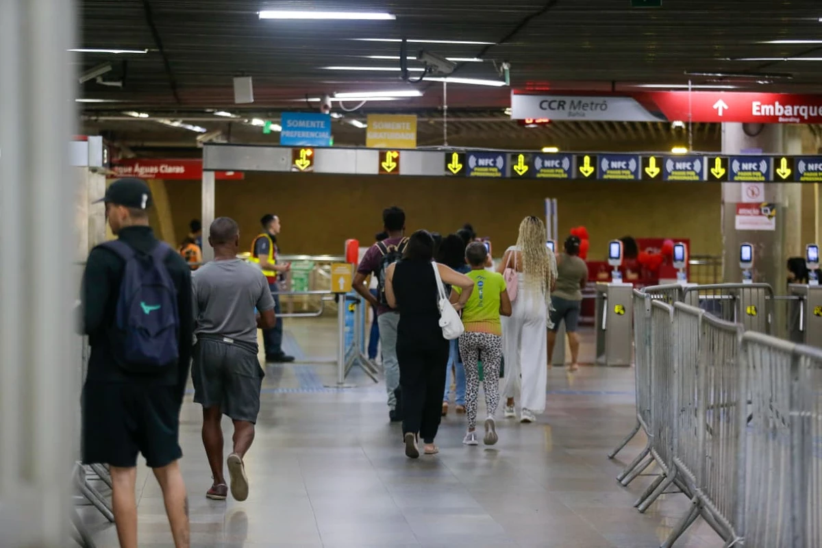 Estação da Lapa na manhã desta terça (19) por Arisson Marinho / CORREIO 