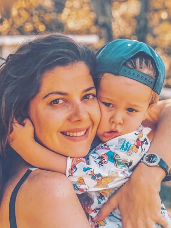 Fabiana Scaranzi e filho Felipe London por Reprodução