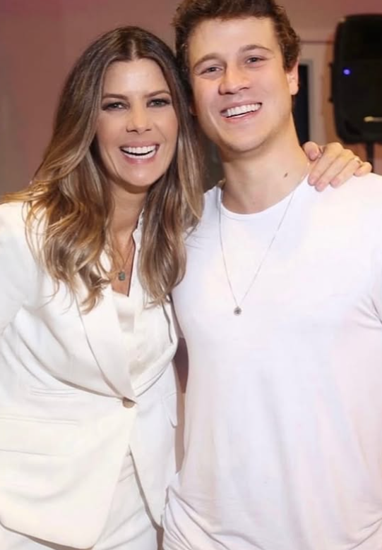 Fabiana Scaranzi e filho Felipe London por Reprodução