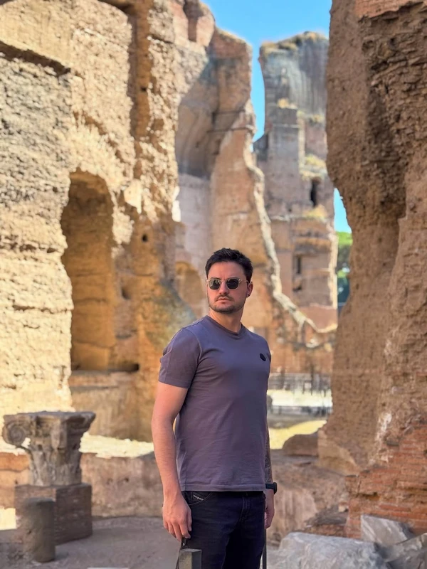 Felipe Neto de férias na Europa por Reprodução/Instagram