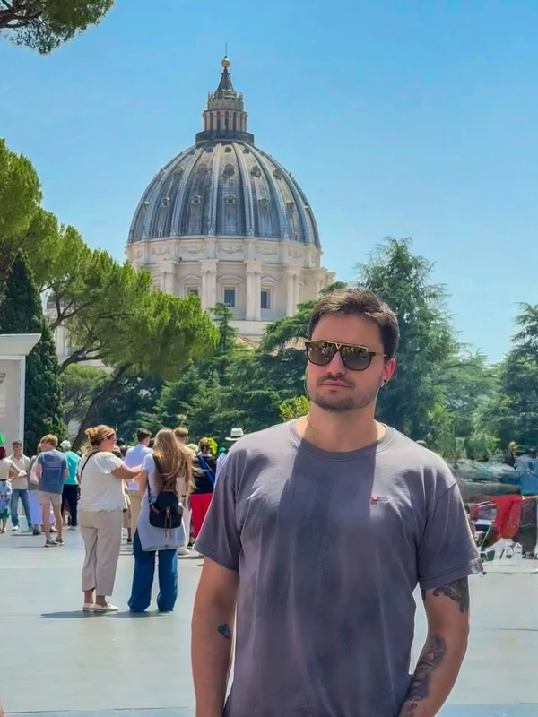 Felipe Neto de férias na Europa por Reprodução/Instagram
