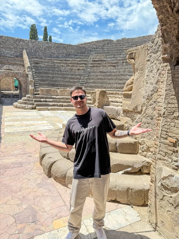 Felipe Neto de férias na Europa por Reprodução/Instagram