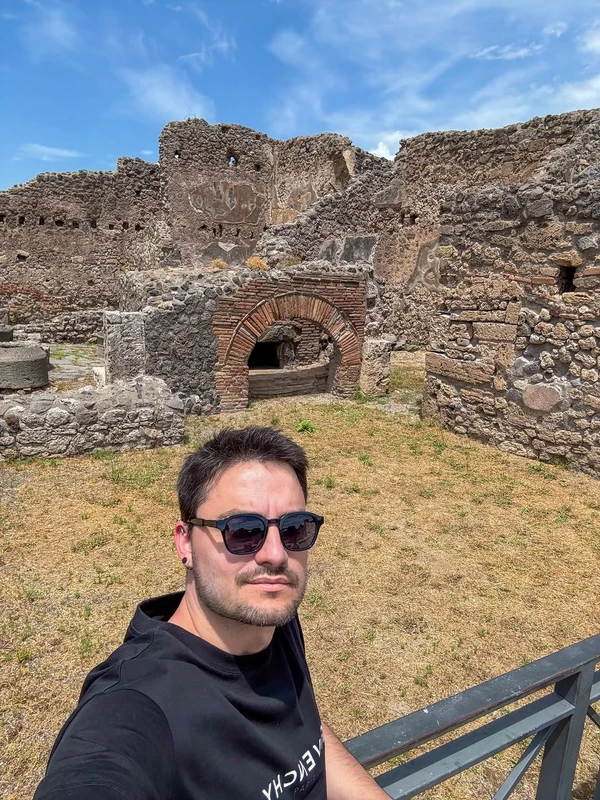 Felipe Neto de férias na Europa por Reprodução/Instagram