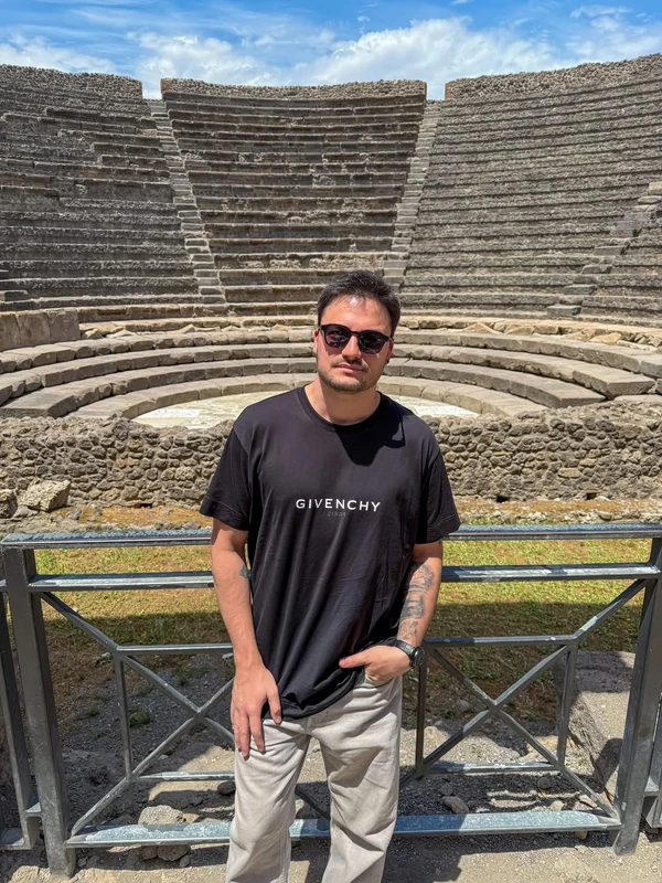 Felipe Neto de férias na Europa por Reprodução/Instagram