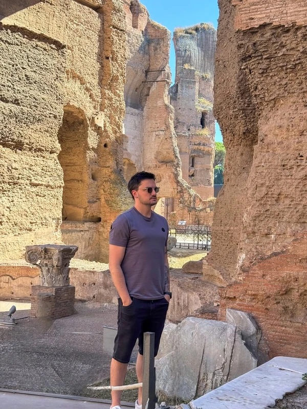 Felipe Neto de férias na Europa por Reprodução/Instagram