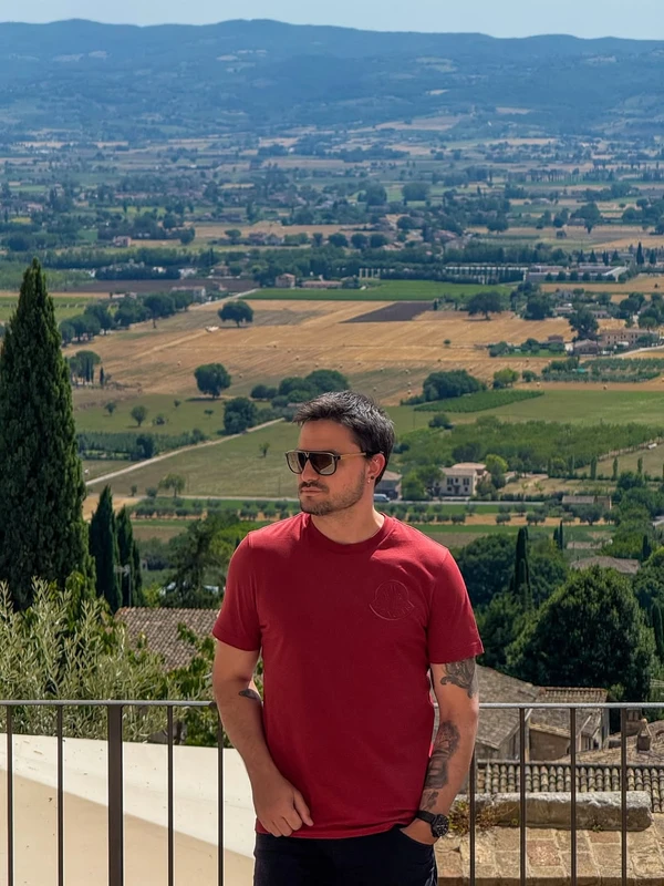 Felipe Neto de férias na Europa por Reprodução/Instagram