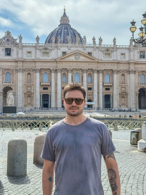 Felipe Neto de férias na Europa por Reprodução/Instagram