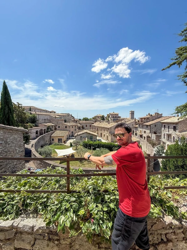 Felipe Neto de férias na Europa por Reprodução/Instagram