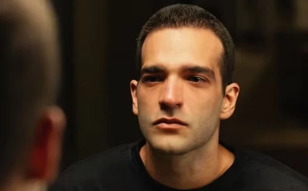 Humberto Carrão raspou a cabeça para nova fase de Afonso em 'Vale Tudo'