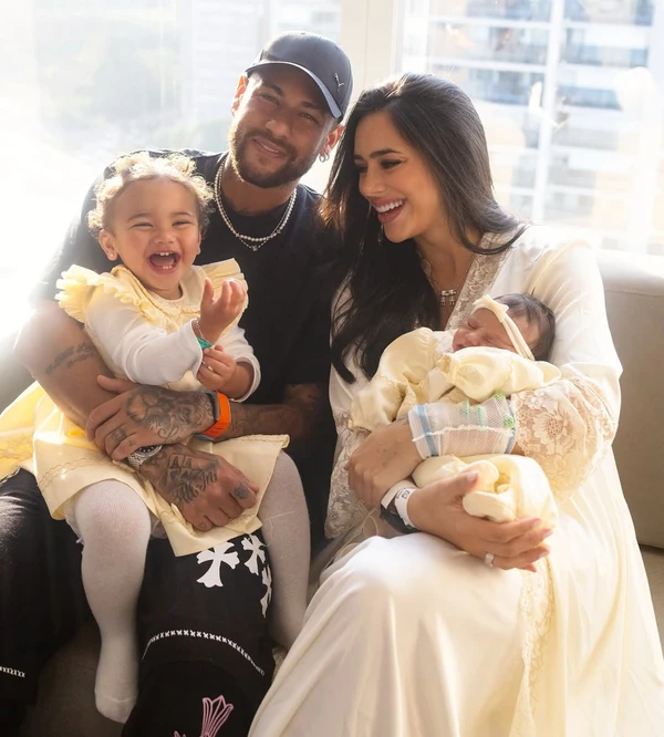 Neymar, Bruna Biancardi, Mavie e Mel por Reprodução/Instagram