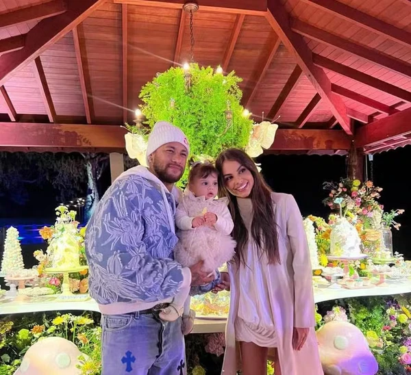 Neymar, Helena e Amanda Kimberlly por Reprodução