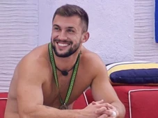 Imagem - Após 'sumiço' das redes sociais, ex-BBB aparece irreconhecível: 'Inovei'