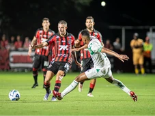 Imagem - Em estreia no time titular, Cantalapiedra empata recorde de chances criadas em jogos do Vitória na Série A