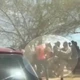 Imagem - PMs são flagrados agredindo homem com tapas, chutes e pisão; veja vídeo