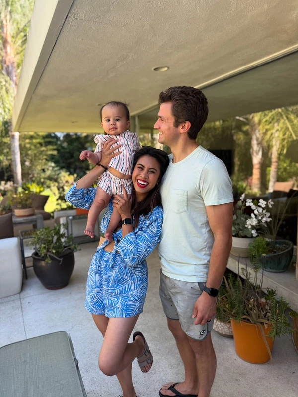 Ashley Argota Torres e família por Reprodução/Instagram