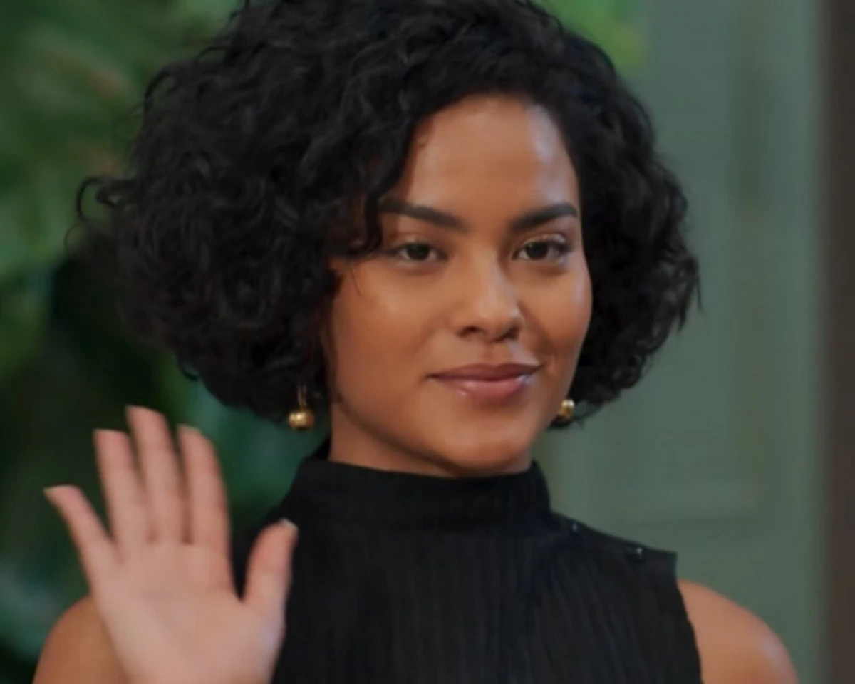 Bella Campos por Reprodução
