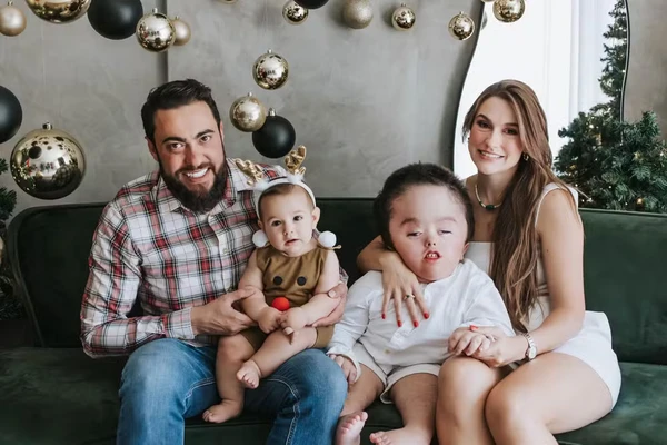 Bruna e Gabriel Massa são pais de Noah e Davi 