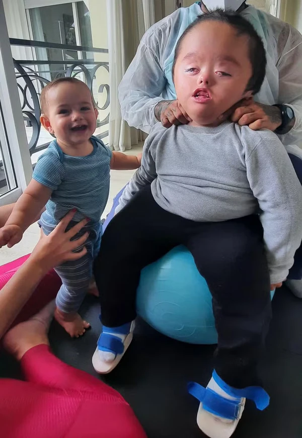 Bruna e Gabriel Massa são pais de Noah e Davi  por Acervo pessoal