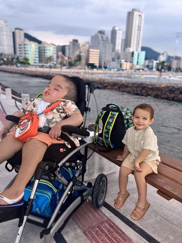 Bruna e Gabriel Massa são pais de Noah e Davi  por Acervo pessoal