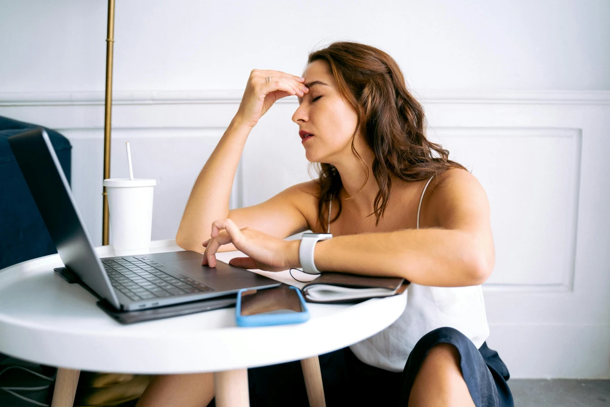 Cansaço sensorial é uma das consequências do uso excessivo de telas  por FreePik / Pexels