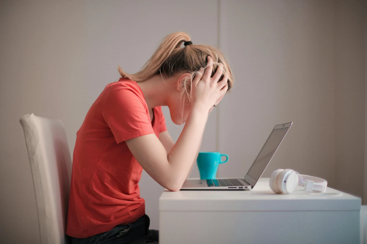 Cansaço sensorial é uma das consequências do uso excessivo de telas  por FreePik / Pexels