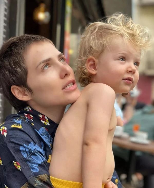 Letícia Colin e o filho, Uri por Reprodução/Instagram