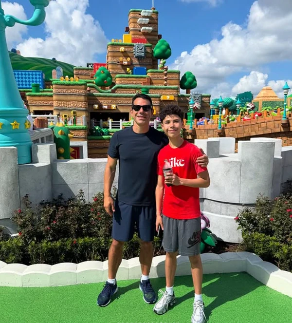Marcus Buaz e filho José Marcus Buaiz em Orlando por Reprodução / Instagram