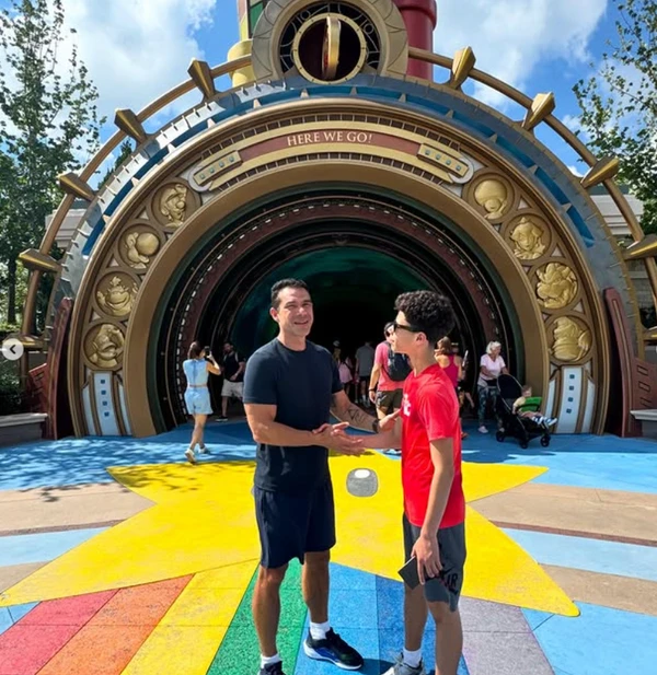Marcus Buaz e filho José Marcus Buaiz em Orlando por Reprodução / Instagram