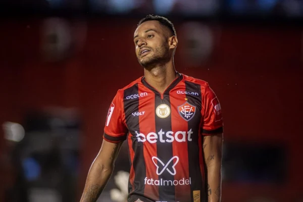Mateus Gonçalves pelo Vitória