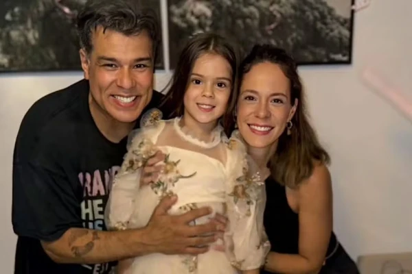 Maurício Mattar tem uma filha chamada Ilha, que é fruto do seu relacionamento com a modelo Shay Dufau por Reprodução/Redes Sociais 