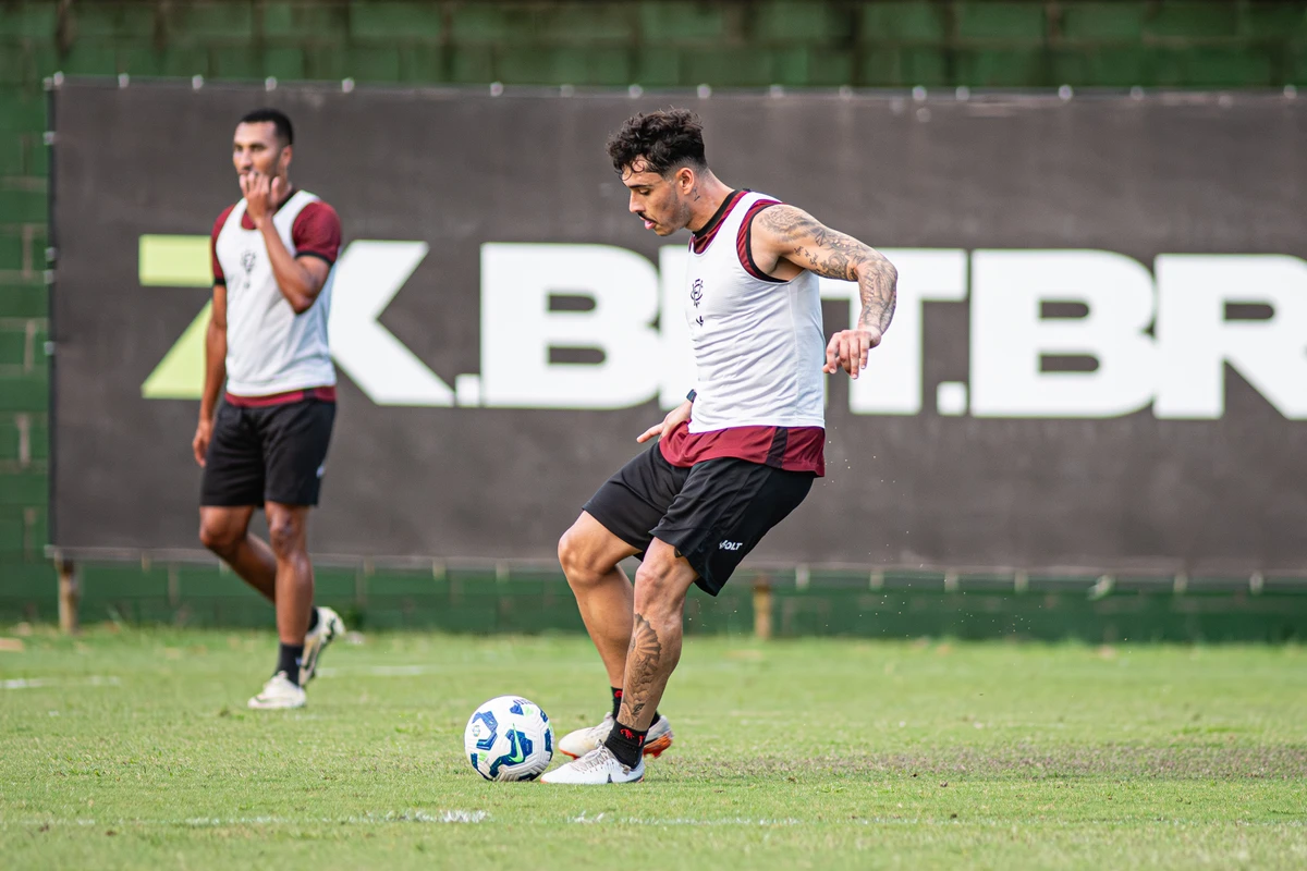 Vitória treinando em preparação para encarar o Flamengo