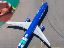 Imagem - Passageiro faz striptease bizarro em aeroporto e deixa viajantes chocados