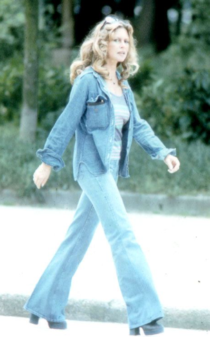 Brigitte bardot usando jeans