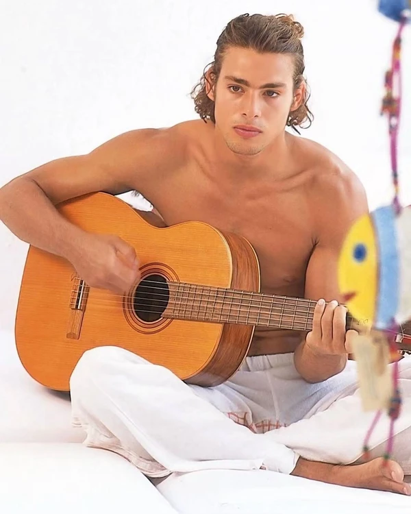 Cauã Reymond antes por Reprodução/Instagram