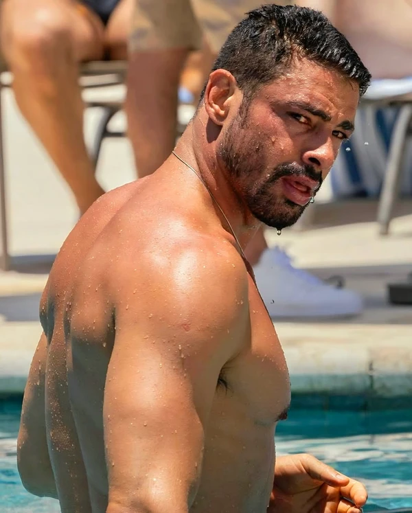 Cauã Reymond em 'Vale Tudo' por Reprodução/Instagram