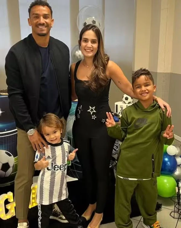 Clarice Sales e Danilo Luiz e os filhos por Reprodução