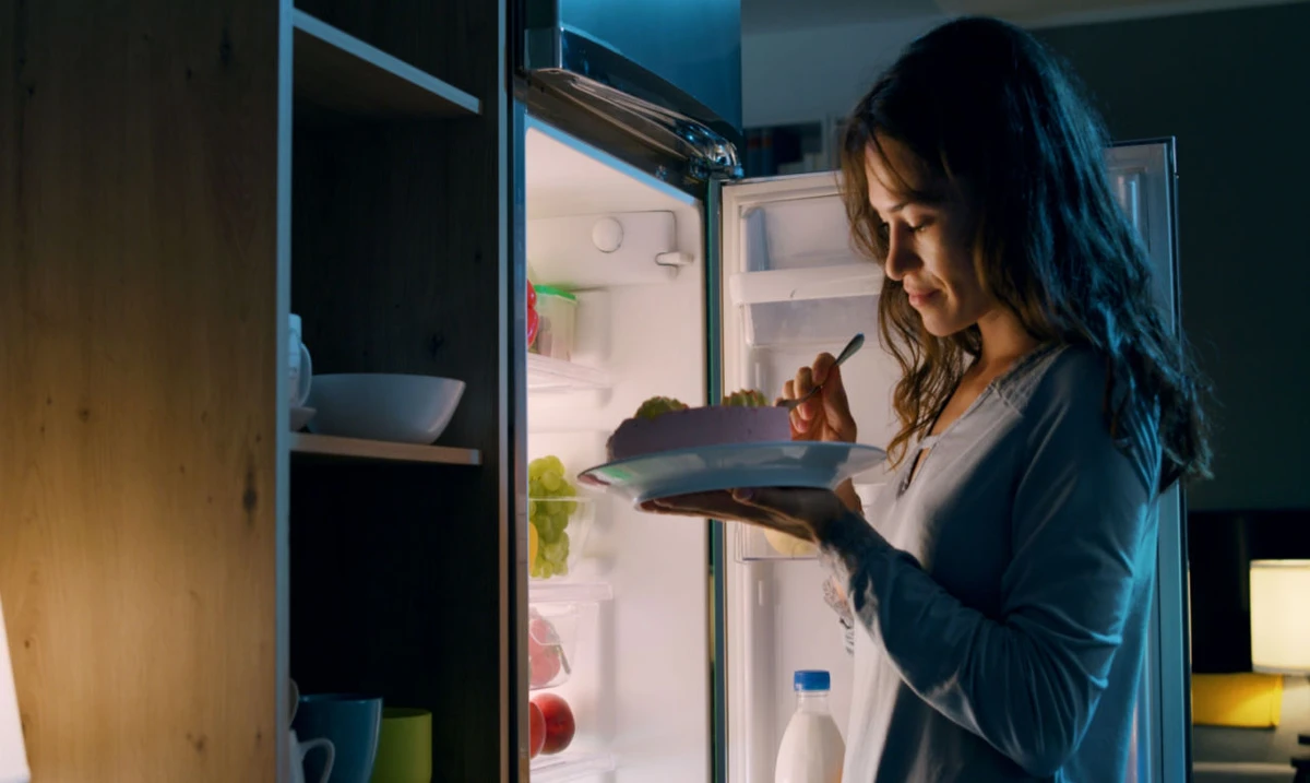 Comer tarde faz mal à saúde por Shutterstock