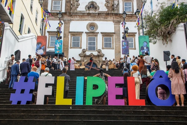 Em 2025, foram cerca de 300 mil pessoas, durante os cinco dias de festas, no Centro Histórico de Salvador por Guilherme Web de Lima/ Fundação Casa de Jorge Amado