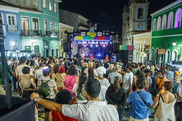 Público prestigia bate-papo no palco montado no Largo do Pelourinho