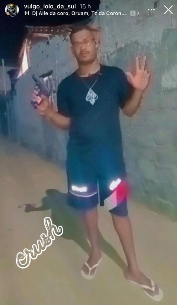 Suspeito exibia armas nas rede sociais por Divulgação