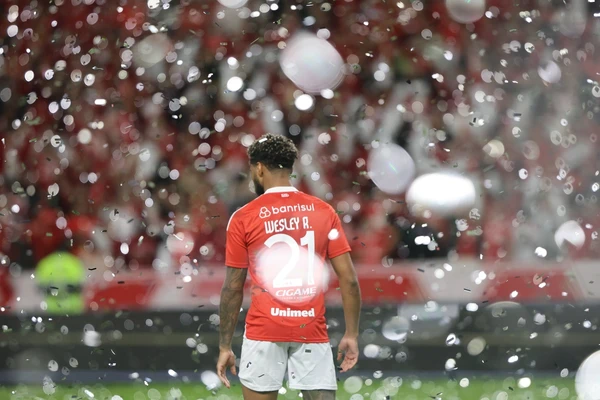 Tempestade de papel picado no Beira Rio nessa quarta-feira (20)