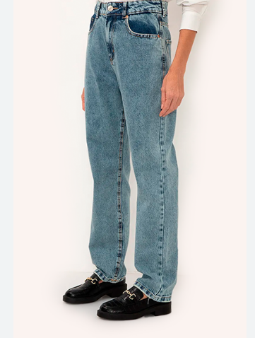 Jeans com lavagem vintage por Reprodução | C&A