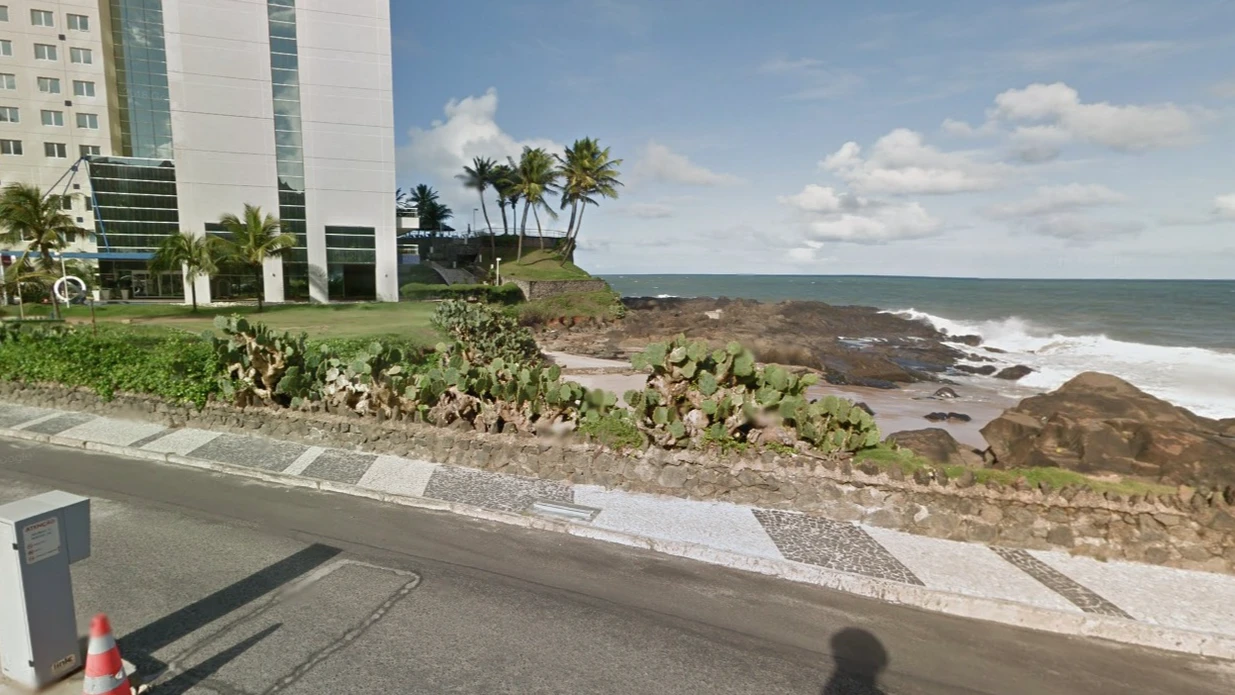 Imagem - Homem é encontrado morto em praia na frente de hotel de luxo do Rio Vermelho